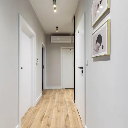 Pink Boutique 60m2 & Garage Apartament