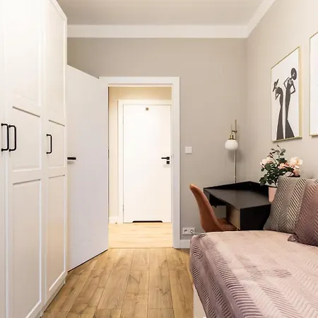 Pink Boutique 60m2 & Garage Apartment *